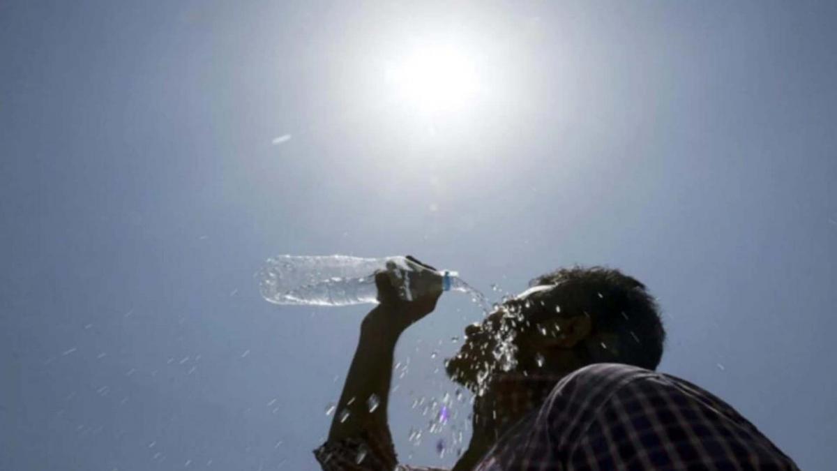  तंदूर की तरह तप रही द‍िल्ली, 1 जुलाई को गर्मी ने 90 सालों का रिकॉर्ड तोड़ा 