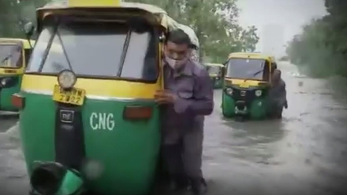 delhi rain updates waterlogging 