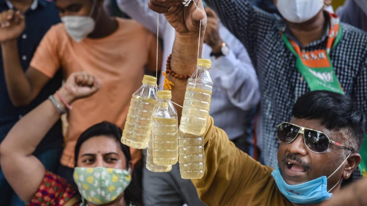 BJP protest against Kejriwal government