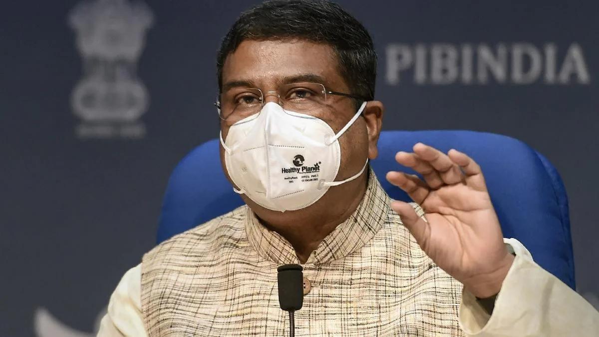 dharmendra pradhan has been given charge of education ministry