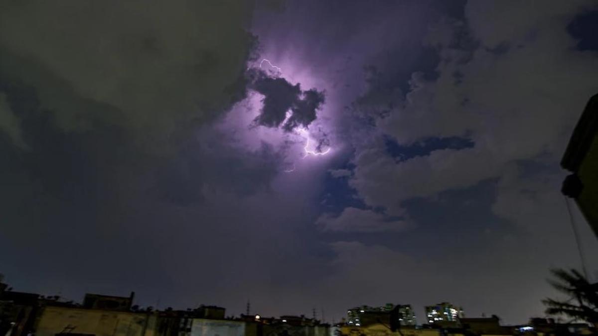 Lightning strikes Dwarkadhish Temple, devotees says miracle
