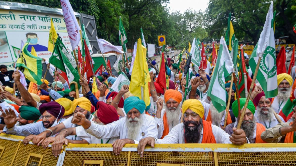बड़ी खबरें Jantar Mantar पर Rakesh Tikait के अगुवाई में पहुंचा किसानों