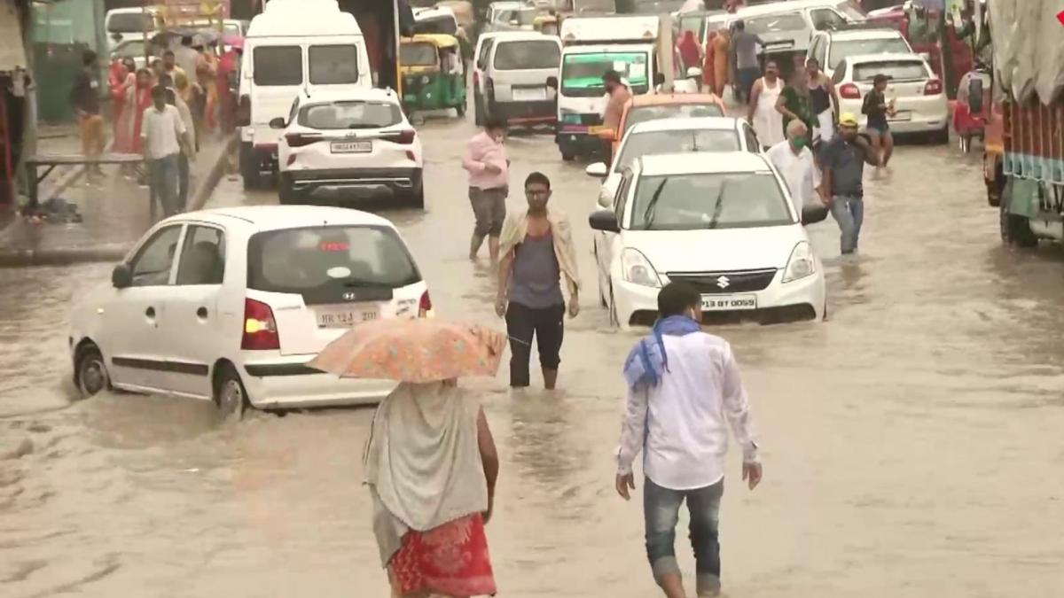Gurugram street waterlogged