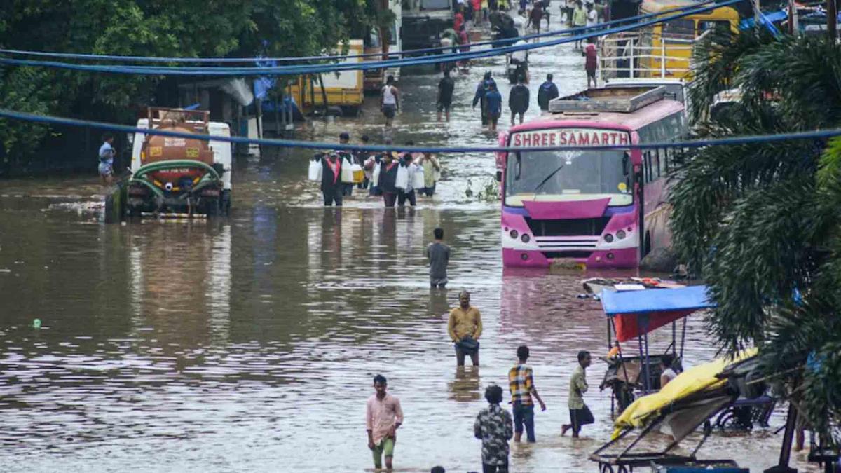 महाराष्ट्र पर बादलों की सबसे बुरी मार, अब तक 136 लोगों की गई जान, देखें 