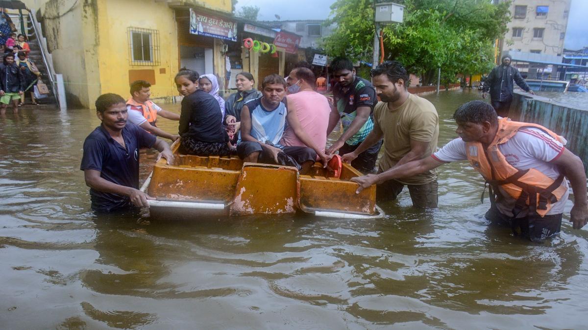 Incessant rains waterlogged streets in Maharashtra