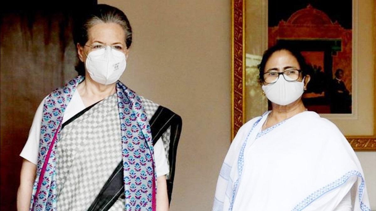 Mamata arrives at 10 Janpath to meet Sonia Gandhi