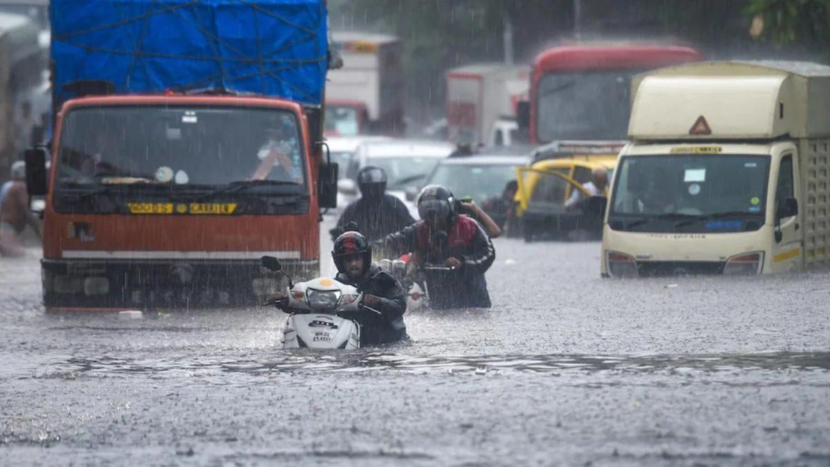 Heavy rain in Mumbai waterlogging
