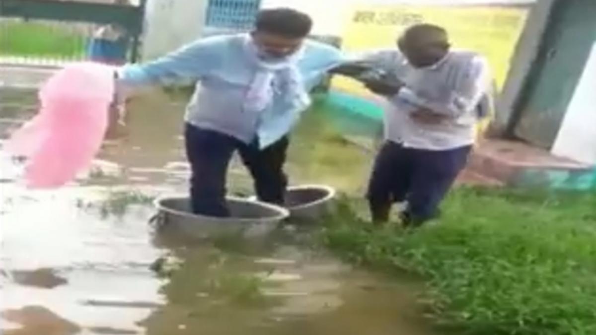 siddharthnagar up news primary school principal video viral 