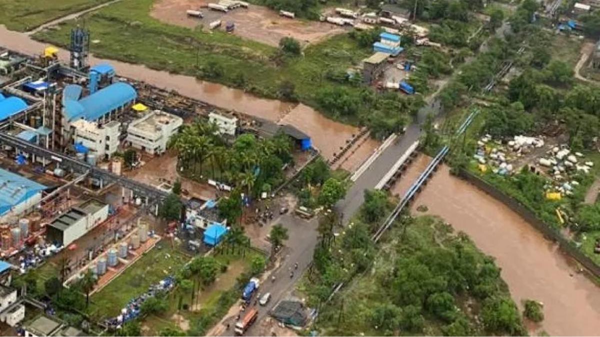 home minister amit shah talks to cm uddhav over raigad incident 