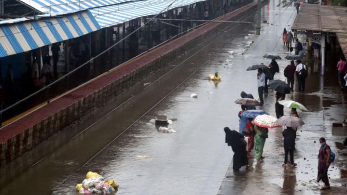 railway tracks flooded in Mumbai (Photo-PTI)