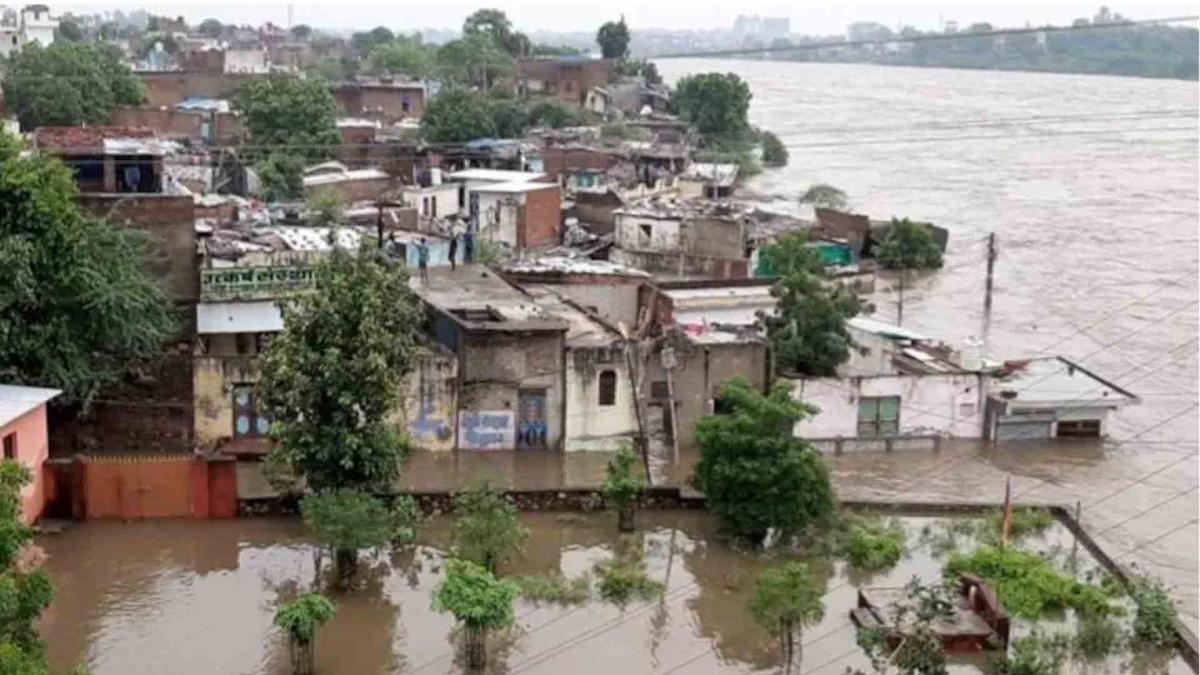 राजस्थान के कई जिलों में रिकॉर्ड तोड़ बारिश, शहरों में हर ओर पानी ही पानी, देखें