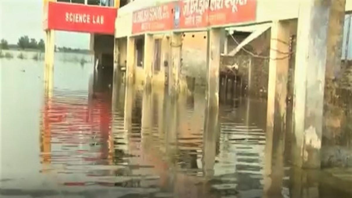 Bihar: School submerged due to flood in Darbhanga 