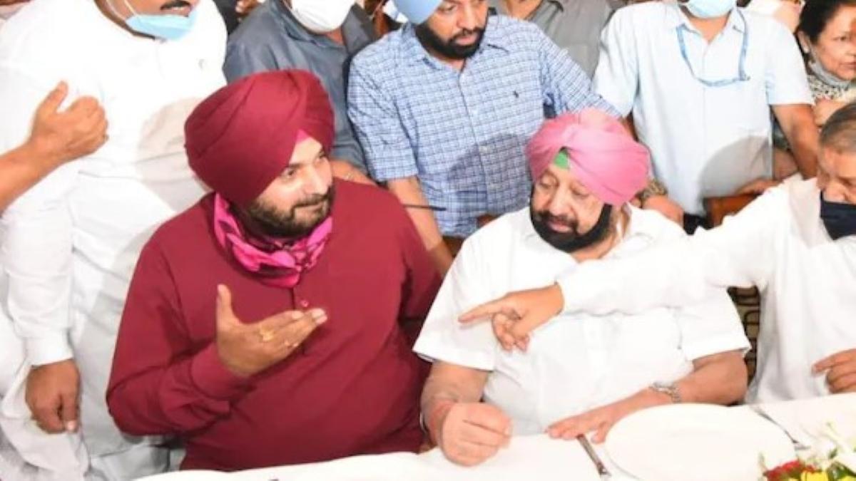 Navjot Singh Sidhu and Captain Amarinder Singh in tea party