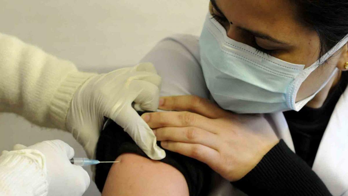 Covishield की कमी के कारण दिल्ली सरकार ने 31 जुलाई तक रिजर्व की दूसरी डोज