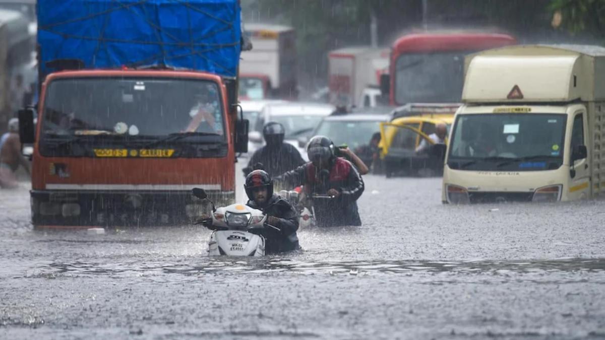 imd issues rain alert for five districts of maharashtra 