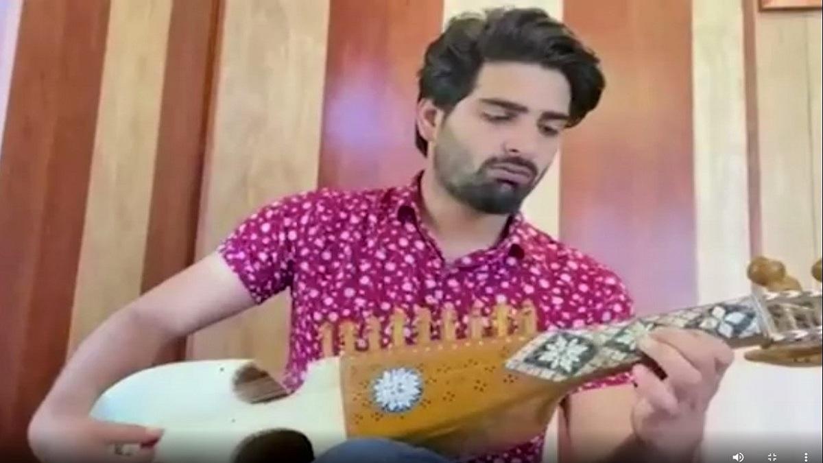 kashmir youth Adnan manzur made his identity in bollywood by playing rabab tunes 