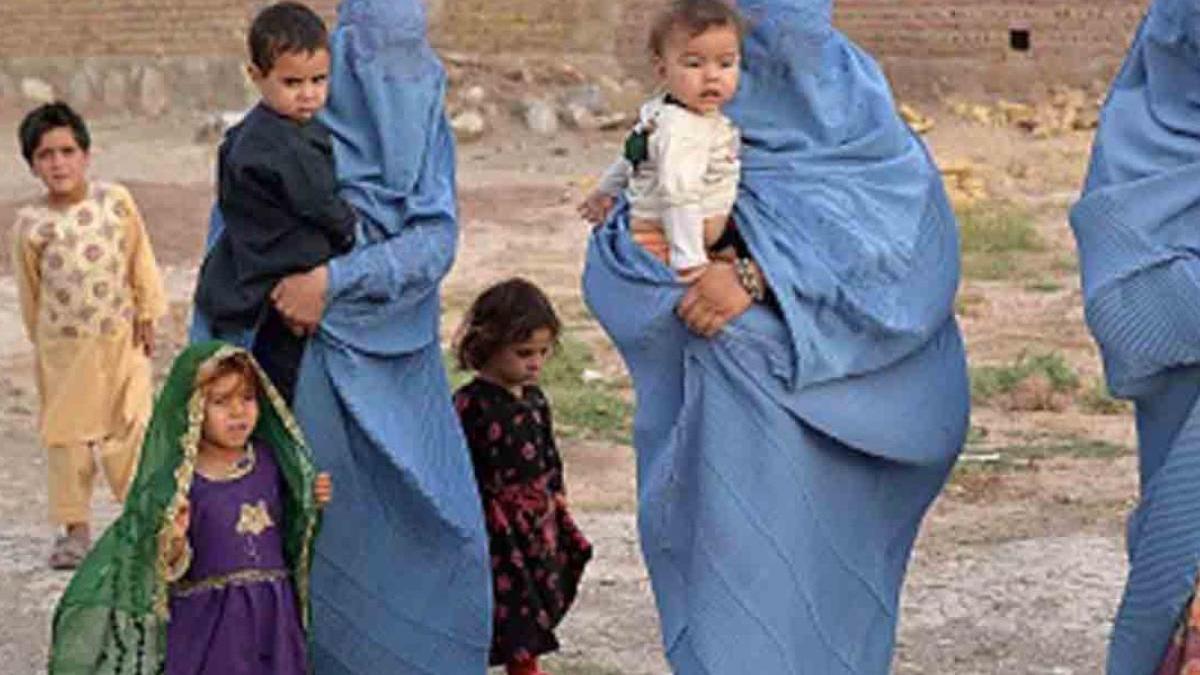 Taliban asks women workers to stay at home in Afghanistan