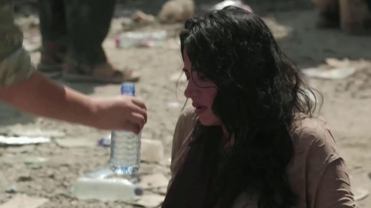 US troops offer water to a lady at Kabul Airport