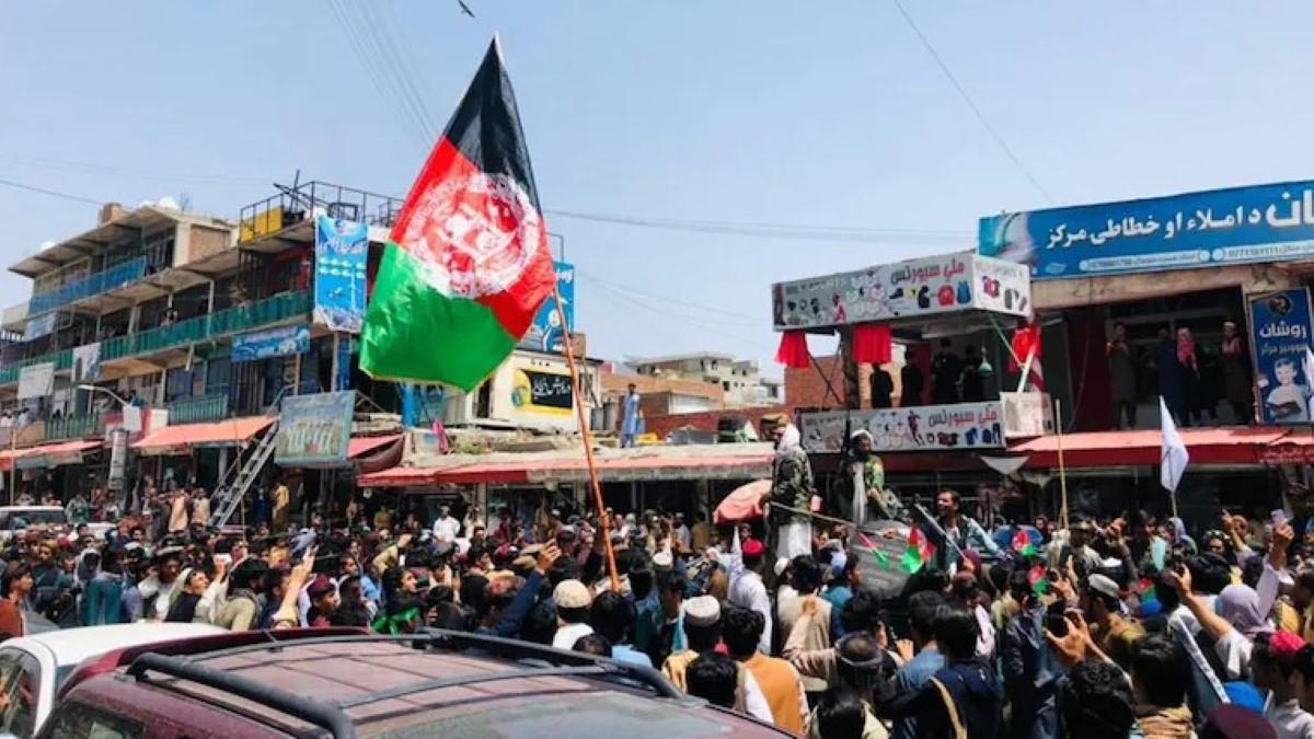  Jalalabad protest against Taliban objection over removing afghan national flag