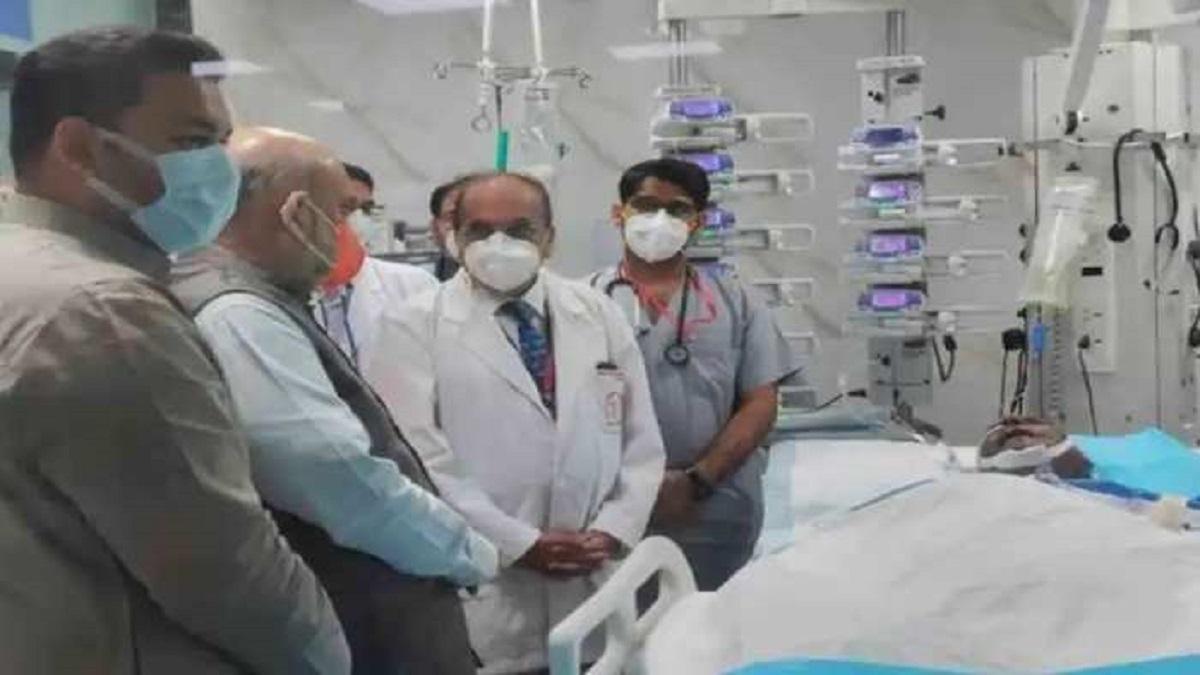 Amit Shah visits PGI to enquire the health of Kalyan Singh