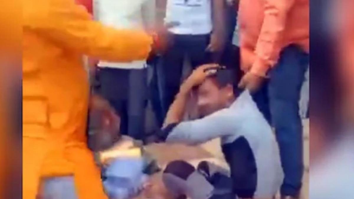 Bangle seller thrashed in Indore 