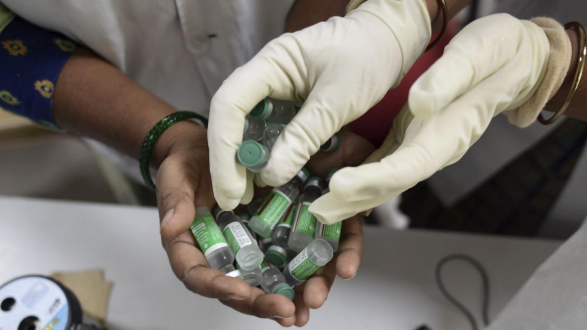 Covid-19 vaccine (File-PIT)