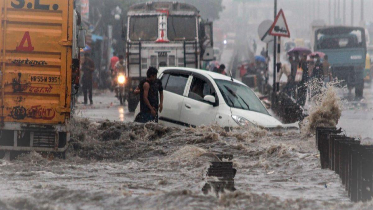  waterlogging on roads in delhi