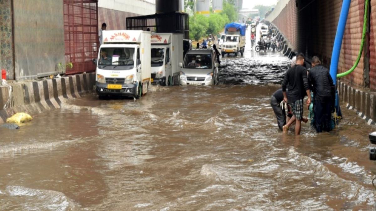 Waterlogging on roads in Delhi