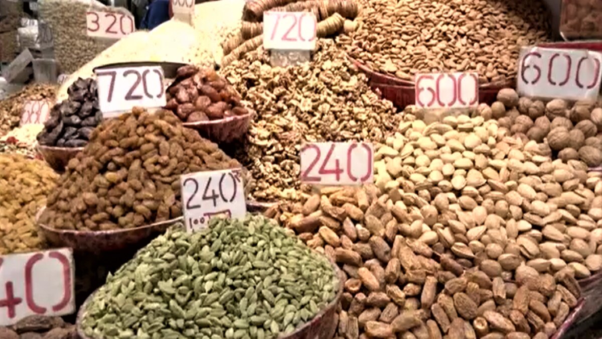 Taliban Impact: अफगानिस्तान में बिगड़े हालात के बाद भारत के व्यापार पर पड़ रहा असर, बढ़े ड्राई फ्रूट्स के दाम - Delhi AajTak