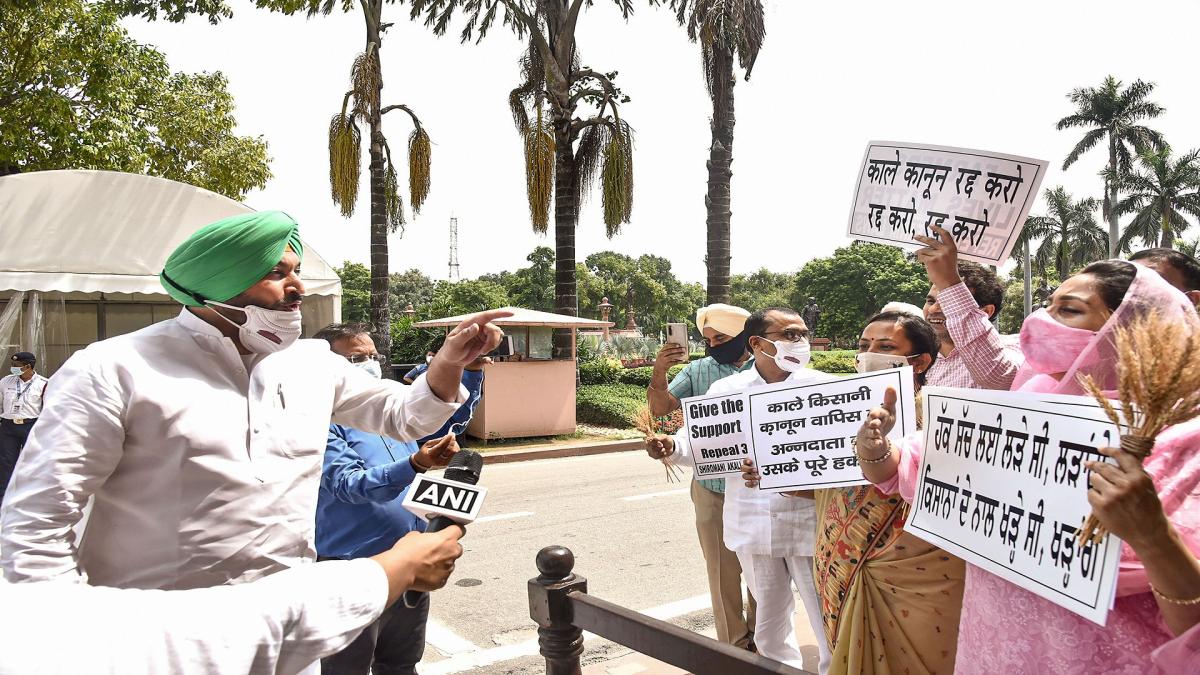 Here's why Congress & Akali Dal MP involves in a verbal spat