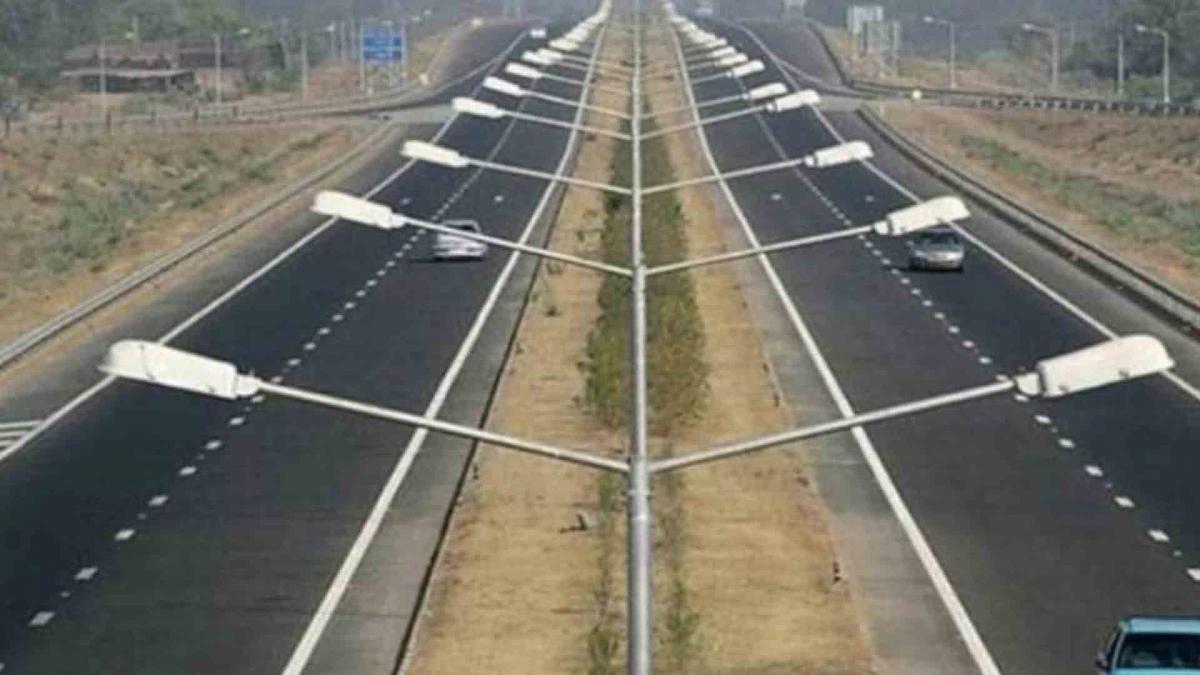 What is Nitin Gadkari's future plan for Indian highways?