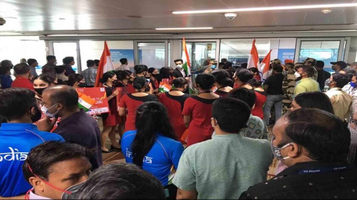 Scene at airport when Indian medalists arrived