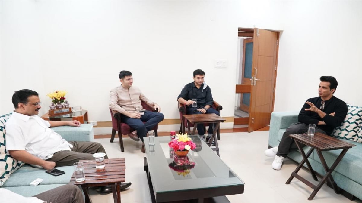Sonu Sood meets Arvind Kejriwal