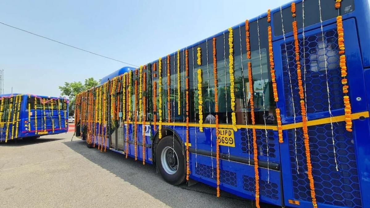 new low floor ac buses in delhi