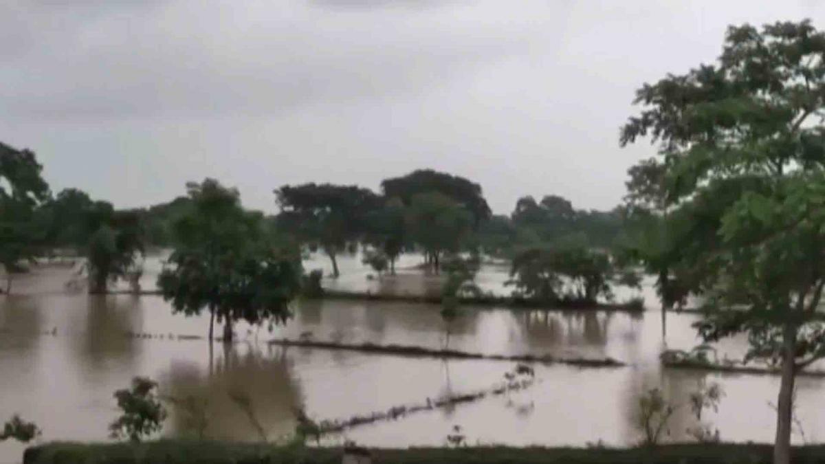Heavy rain disrupts normal life across India