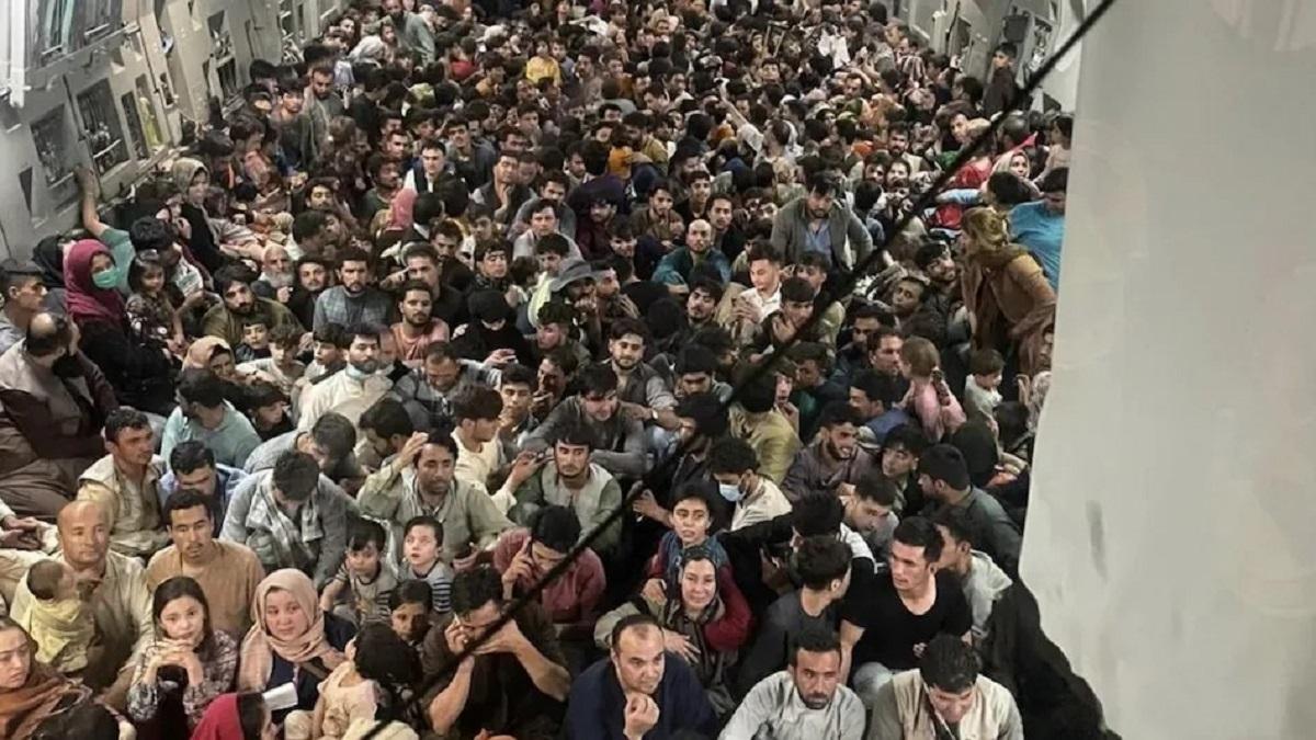 More than 600 People in one aircraft, chaos at Kabul Airport 