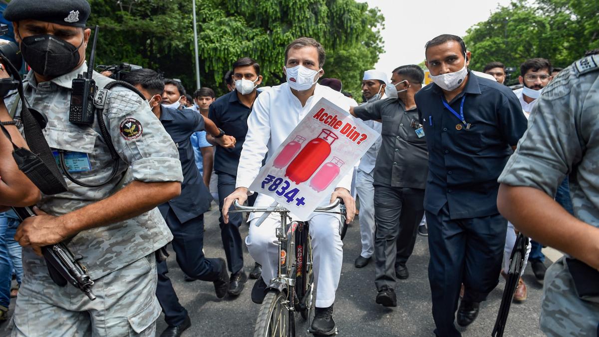 Is Rahul gets success in giving message of oppn solidarity?