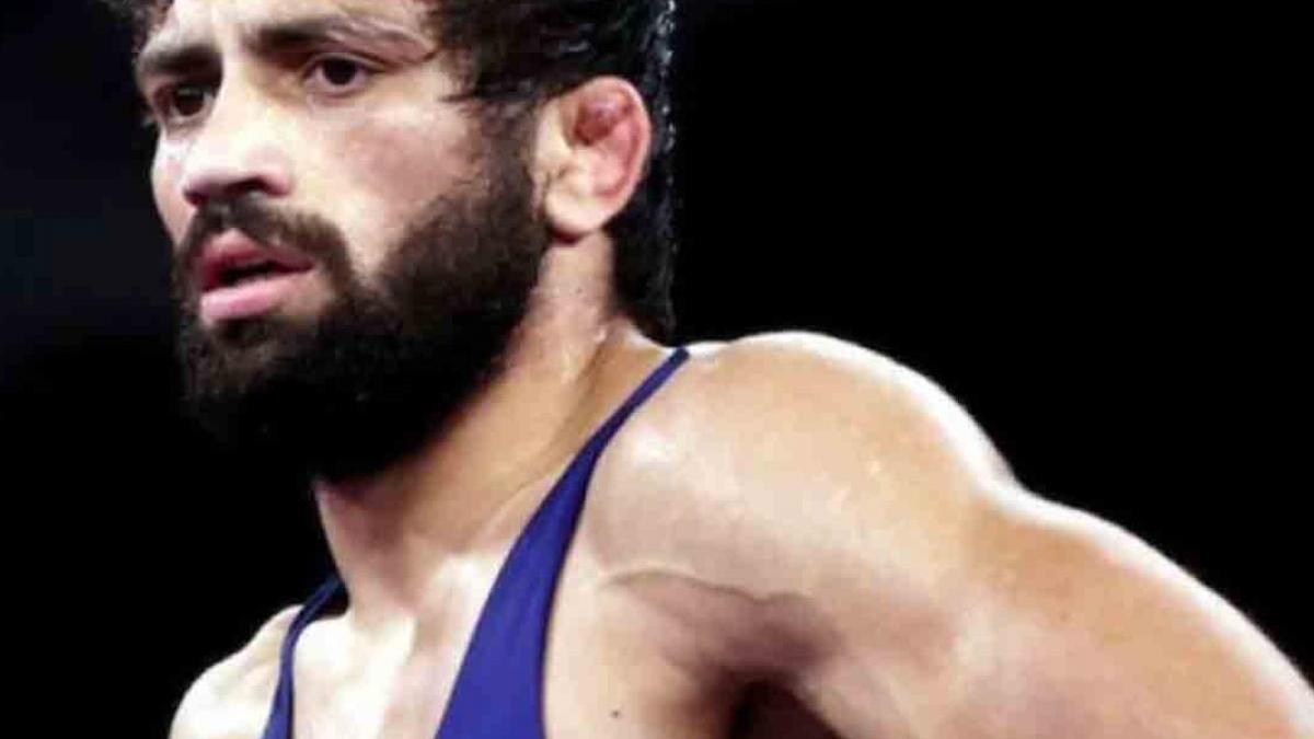 Ravi Dahiya wins silver after losing to Uguev