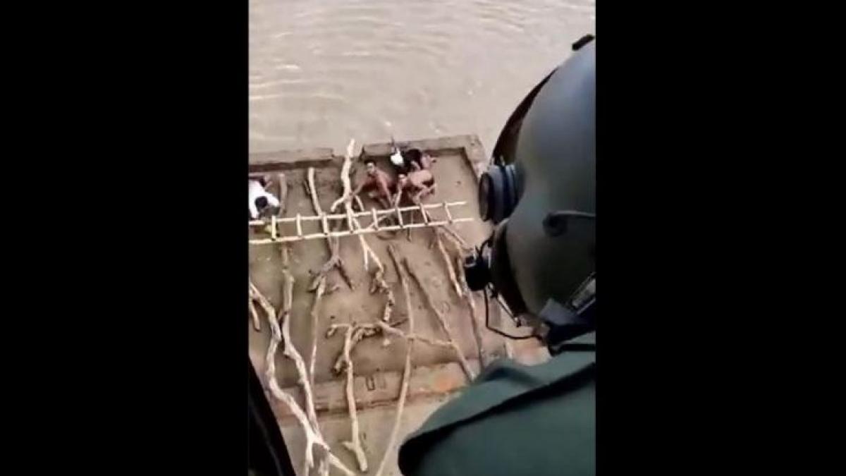 IAF Dhruv Helicopter rescue people