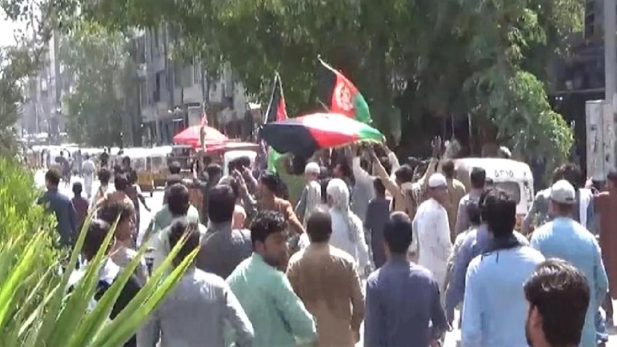 Protest against Taliban raising banners and posters in Kabul