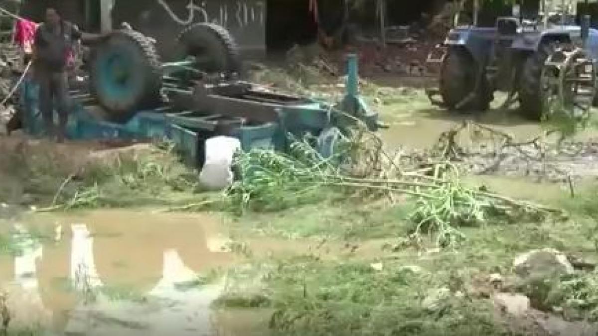 Tractor-trolley overturned due to flash flood