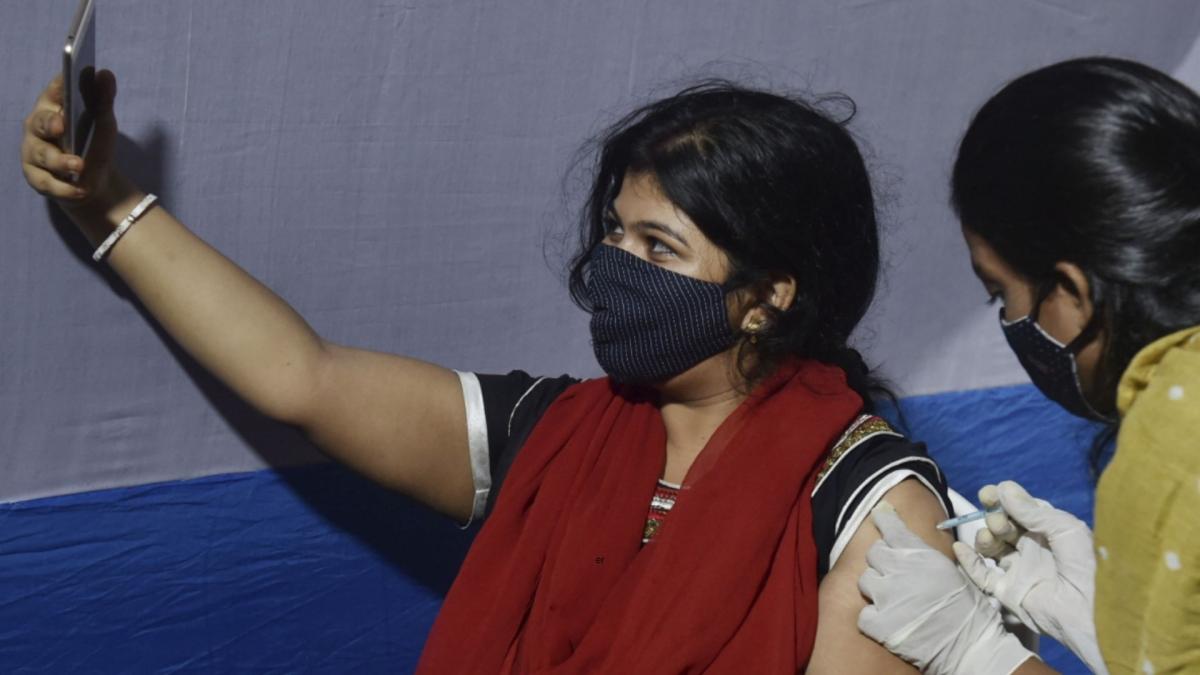 Women taking selfie during vaccination (File-PTI)