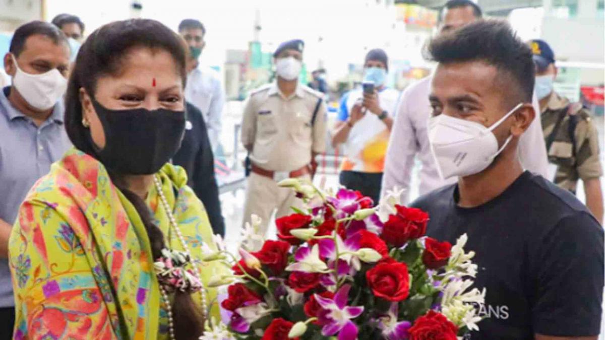  Vivek Sagar returns with a medal from Tokyo Olympics  
