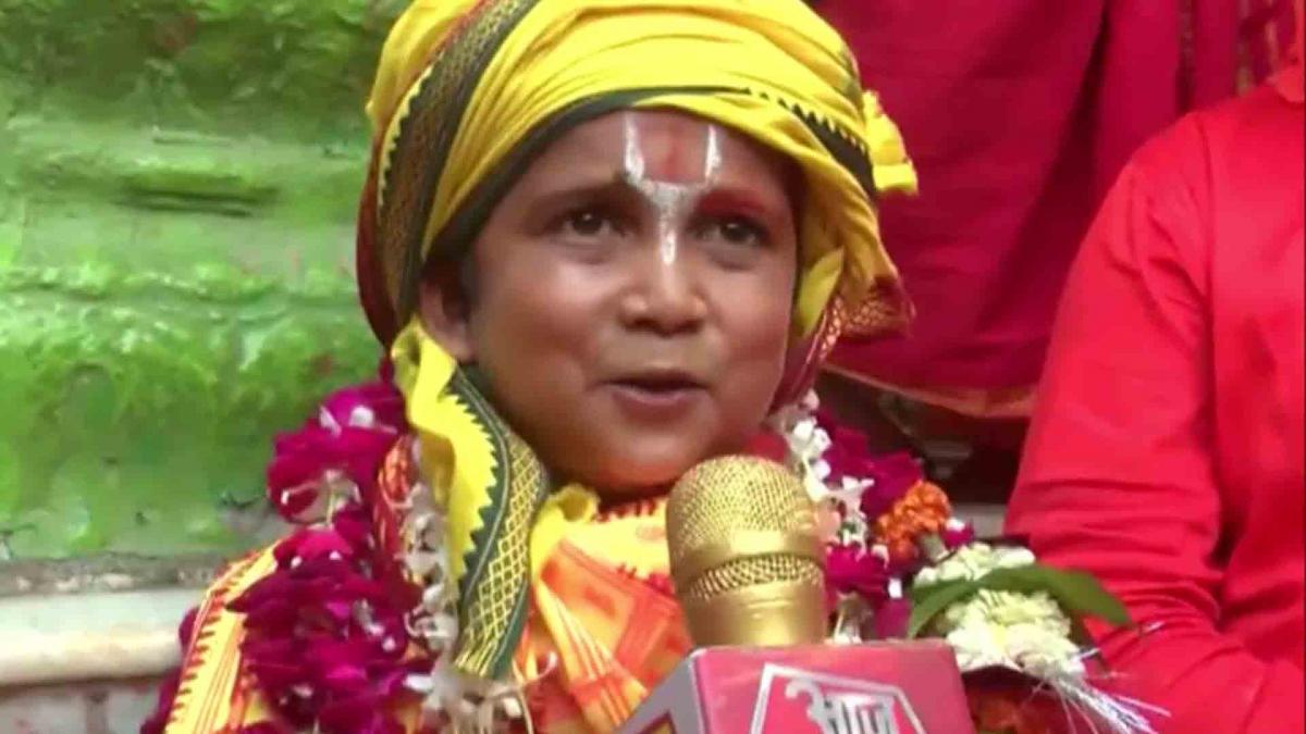 Young Mahant recites ‘Shri Ram Stuti’ 