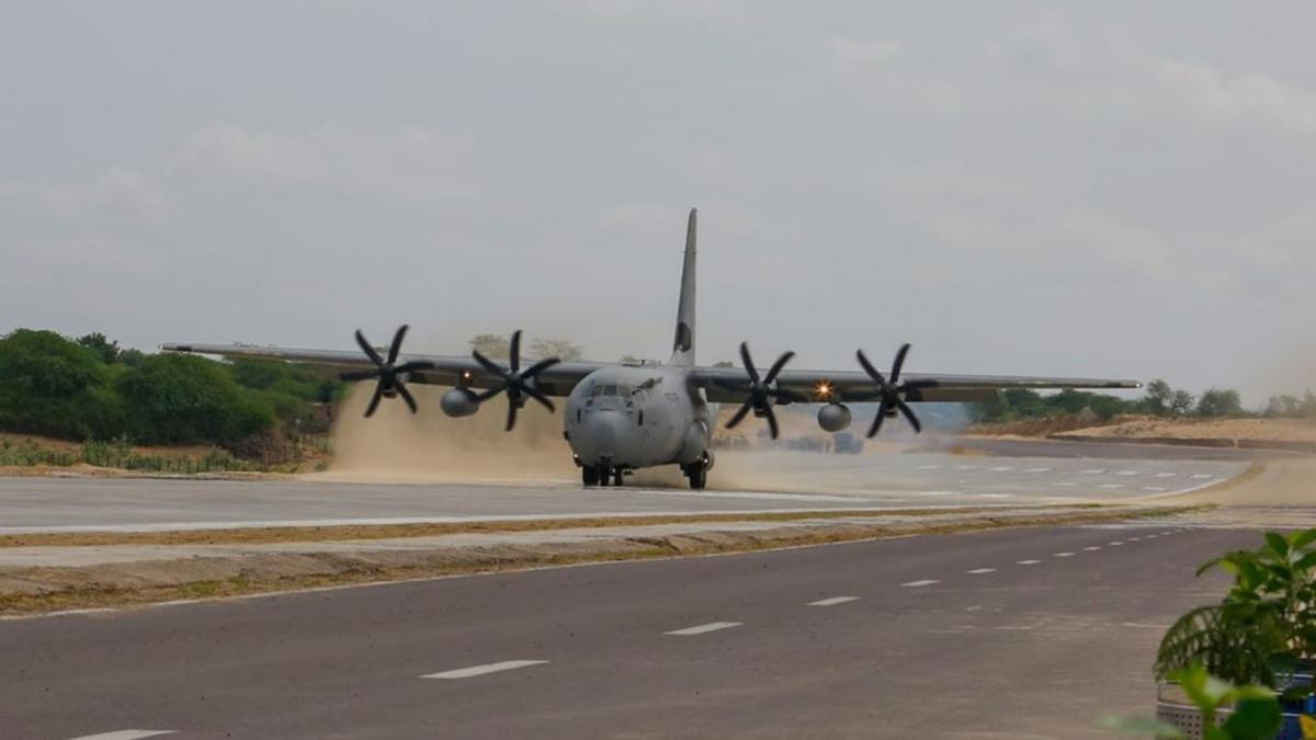 emergency landing air strip (Credit- twitter.com/Defence_Nation)