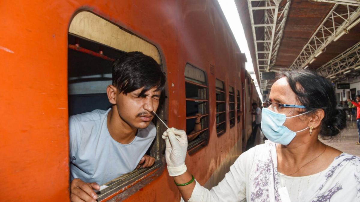 Medical worker collecting swab for Covid-19 testing (File-PTI)