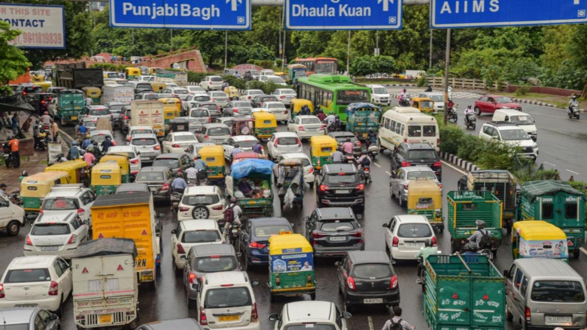 Delhi, Vehicles snarls in traffic (File-PTI)
