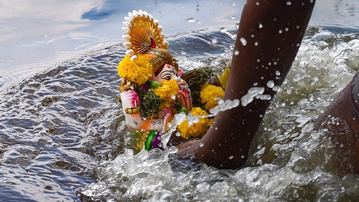 Ganpati Bappa idol immersion 