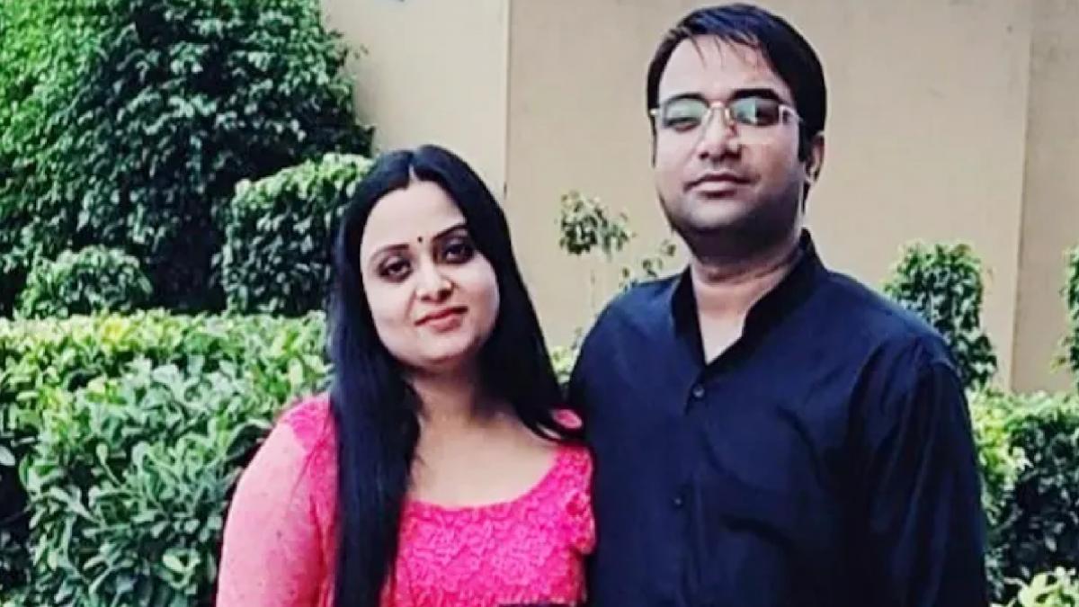 गोरखपुर मर्डर केस: 'पुलिसकर्मियों ने की निर्दोष की हत्या...'देखें क्या बोलीं मृतक कारोबारी की पत्नी