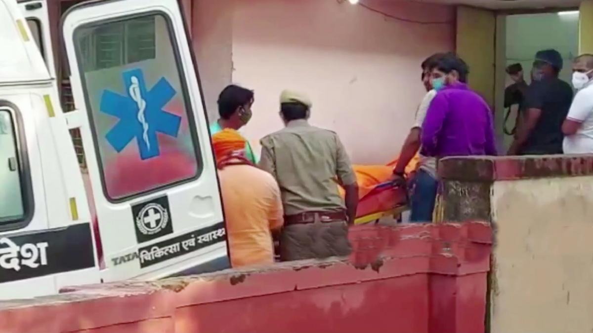 Postmortem of Narendra Giri's body